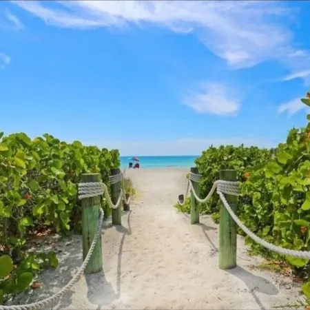 Heated Pool and  Spa Family Retreat-Near Anna Maria Island and Bradenton Beach.