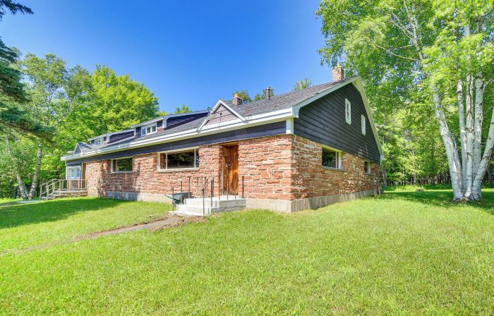 1 Mi to Lake Superior: Cottage w/ Sauna & Rec Room