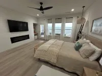 Beautiful Lakefront House with Amazing Views Hotels in Tool