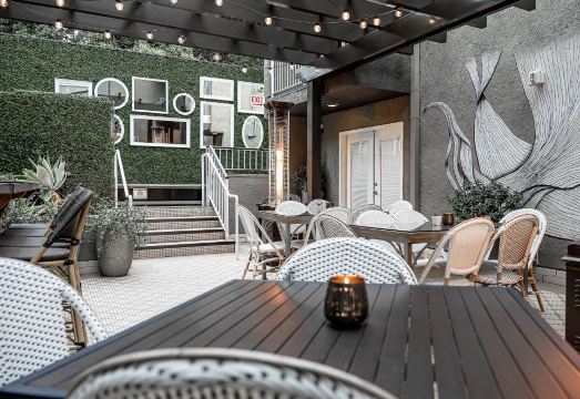 체임벌린 웨스트 할리우드의 객실 내부