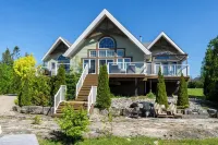Amazing waterfront luxury home in millionaire area only minutes from town
