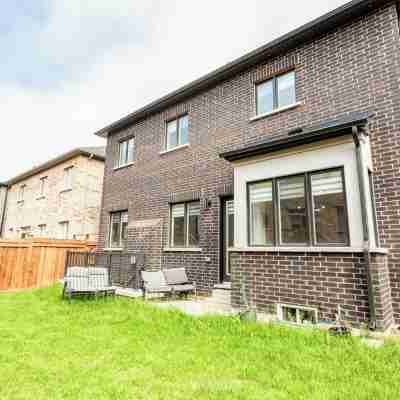 Grand Villa near Burlington Hotel Exterior