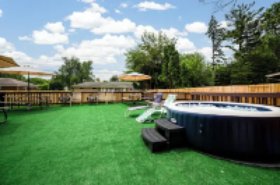 Spacious 5-bedroom house with Jacuzzi, Game room & WIFI in delightful Southfield