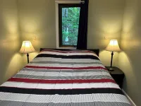 The Bungalow. Cedar shake cabin near Mount Bohemia, boat launch, beach. Private
