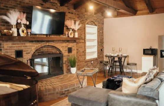 Couples Getaway - Guesthouse/ In-Law Suite with Jacuzzi/Sauna/Pool 梅里爾維爾酒店