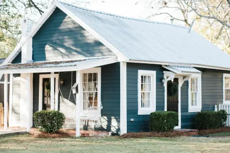 Charming Cottage with Pool - Cozy Vintage Retreat
