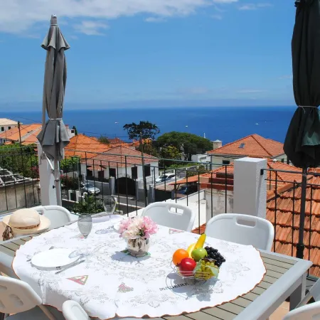 GuestReady - Vila Rosa - Renovated Seaviews House