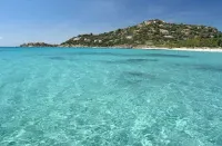 Villa Elisabetta surrounded by greenery just a few minutes from the beach