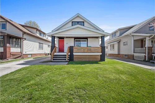 Modern Kitchen and Office Workspace - Stunning Spacious Retreat