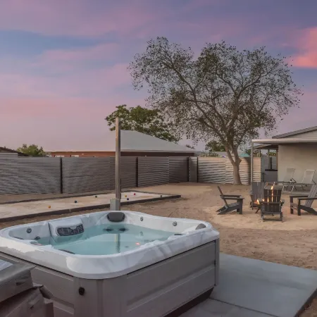 Skull Rock Cottage - Walk To Town & Hot Tub, Star Gazing 1 Bedroom Home