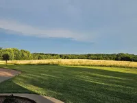 Charming Modern 1BR Country Cottage Surrounded by Nature Close to Town.