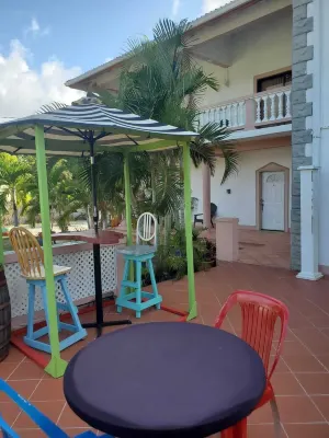 Cozy 1-bedroom apartment with WiFi, AC in enchanting Eau Piquant Hoteles en 