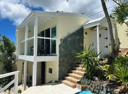 Paradise in St. Thomas! Paradise, Privacy, Pool, Panoramic View, Sleeps 8 Отели рядом с достопримечательностью «Парк Магенс Бэй»