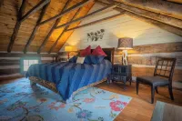 Historic 1830s Lodge/Cabin Overlooking Missouri River Hotels in St. Johns Township