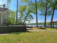 Private Island Getaway. 360 Water views. PONTOON BOAT INCLUDED!! Hotels in White Lake charter Township