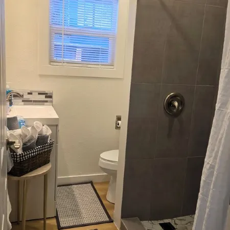 Cozy small home one bedroom Отели в г. Грешам