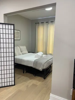 Dearborn #1 Modern and Cozy 1-bedroom apartment with WiFi, AC, Henry Ford Museum