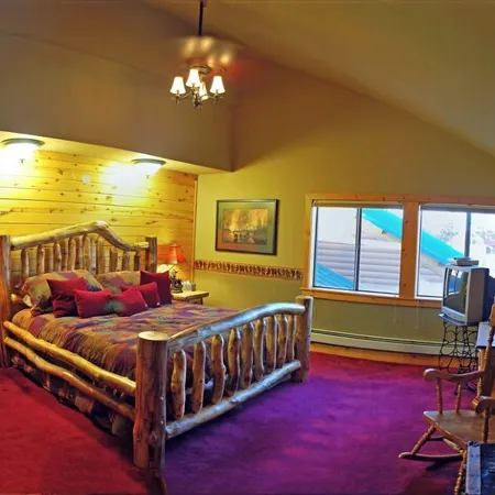 Large Lake Front w/ Own Dock and Mountain Views. Sleeps 20 Cert Vrp-25-0468