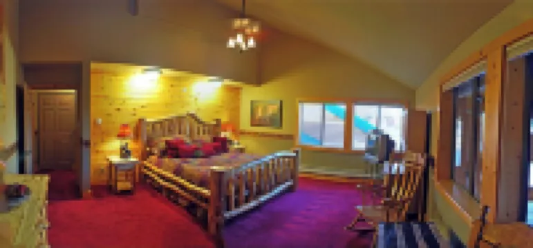 Large Lake Front w/ Own Dock and Mountain Views.  Sleeps 20 Cert Vrp-25-0468