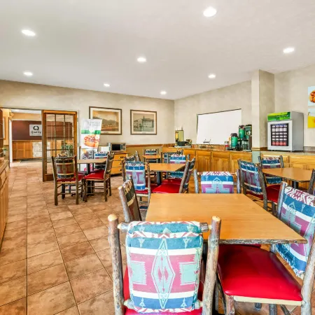 Quality Inn & Suites Отели в г. Уайз