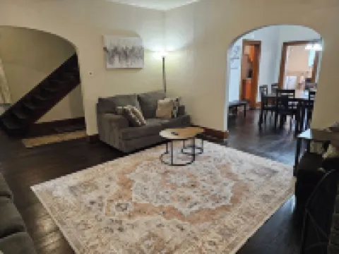 Charming Historic Steubenville 5-bedroom home Hotels in Steubenville