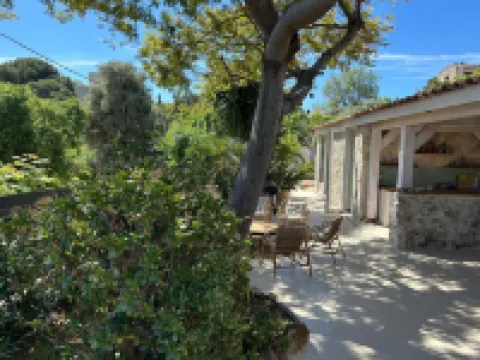 Charming house, swimming pool, sea view, 4 minutes walk from the beach Hotels in Saint-Mandrier-sur-Mer