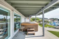 Waterfront Home w/ Dock, Hot Tub & Fire Pit - Beach