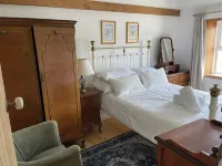 Buttercup Cottage, located in the gateway to Eden! Các khách sạn gần Dự án Eden