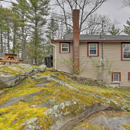 Cute Gilford Cottage w/ Grill - Walk to Marina