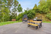 Stunning modern cabin with breathtaking views of Maggie valley