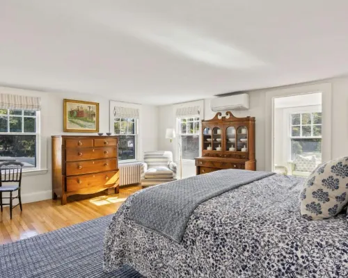 Charm on Main Hotels in Brewster