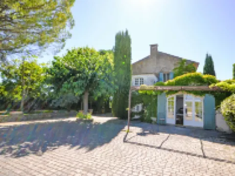 Les Puits Neufs Hotels in Cavaillon