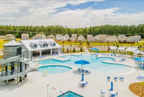 Spacious 5-bedroom house in welcoming Summerville with WiFi, AC