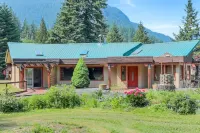 Mountain Side Cabin in Hope! for Families & Parties