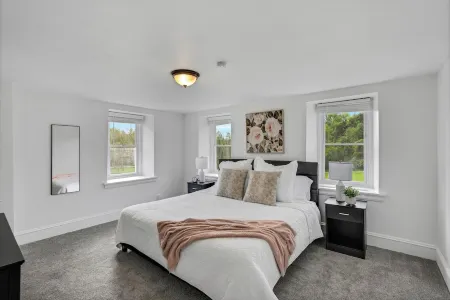 Spacious 5-bedroom farmhouse near Coatesville