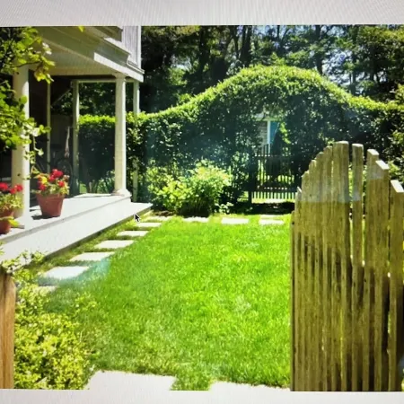 Cozy 1 Bedroom with Fenced in Yard, Porch, Close to the Bay Beach & Bike Trail.