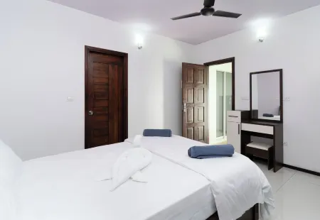 charming 2-room apartment offers the perfect retreat for families and friends. Отели в г. Rasdhoo