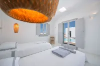 Cozy private villa to the west of the island a few meters from the sea