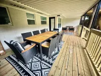 Stylish main-level home in historic downtown Brenham—walking distance to shops!