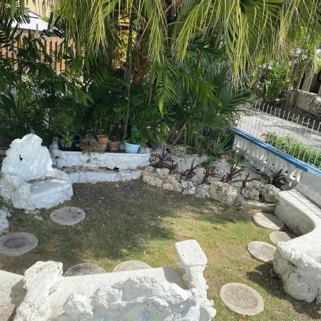 Spacious 6-bedroom house in lovely Christ Church with WiFi, AC