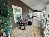 Windsong Beach Cottage- with  Amazing Ocean Views