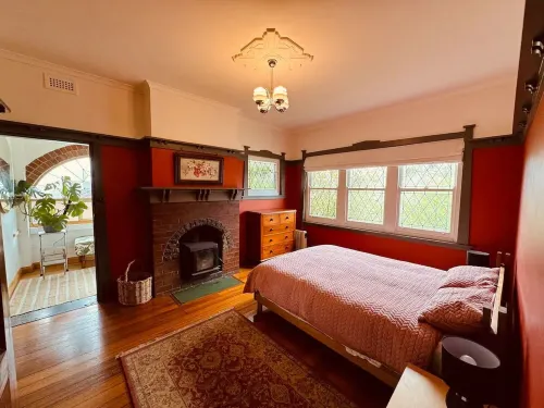 Arty Californian Bungalow Home in the Heart of Hobart Hotel a West Hobart