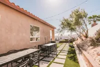 Pomelo · Large 4BD, heated pool, hot tub