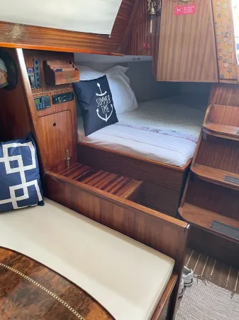 Bonito e Acolhedor Veleiro Localizado no Porto Junto á foz do rio Douro Отели в г. Каниделу