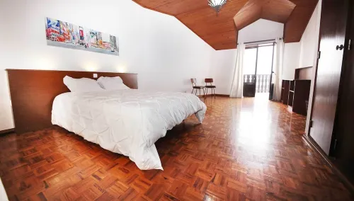 Alto da Pirica 2: Top floor apartment in the center, terrace, sea view & barbecue