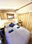 The Beach Retreat - Homely Beachside Caravan on  Park Hotels in Par