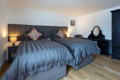 Merok Mill House, Luxury accommodation for 4 persons. 2 x king or 1 King + 2 sng Hotel a 