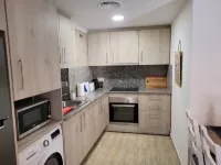 5 minutes from the beach, bus terminal and nightlife!