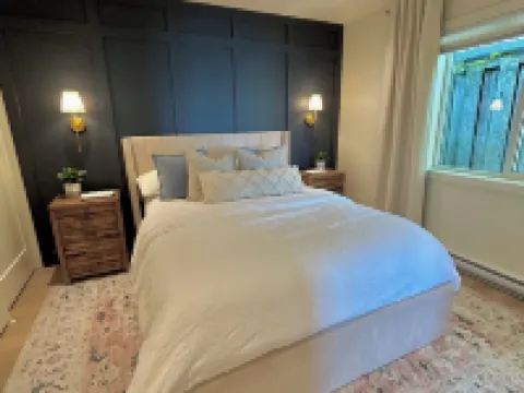 Seaside Haven Oceanfront Suite - Private Hot Tub Hotels in Sidney