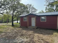 Cozy cabin with AC and WiFi in charming Warsaw near Truman Lake, MO